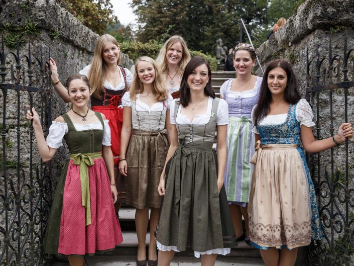 JGA Fotograf, JGA Salzburg, Junggesellinnenabschied Salzburg Dirndlkleid, Mirabellgarten, Christian Streili Photography