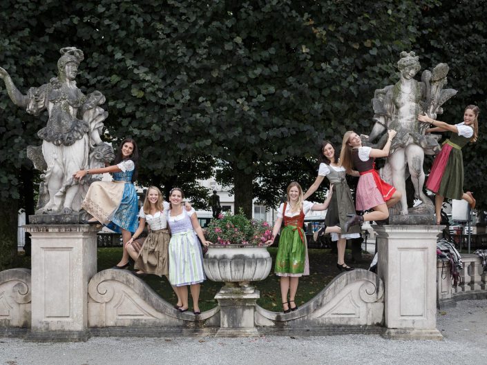 JGA Fotograf, JGA Salzburg, Junggesellinnenabschied Salzburg Dirndlkleid, Mirabellgarten, Christian Streili Photography