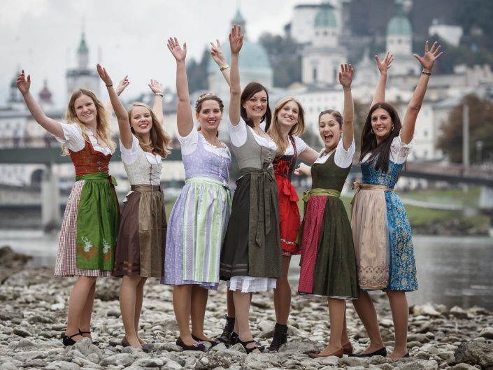 JGA Fotograf, JGA Salzburg, Junggesellinnenabschied Salzburg Dirndlkleid, an der Salzach, Christian Streili Photography