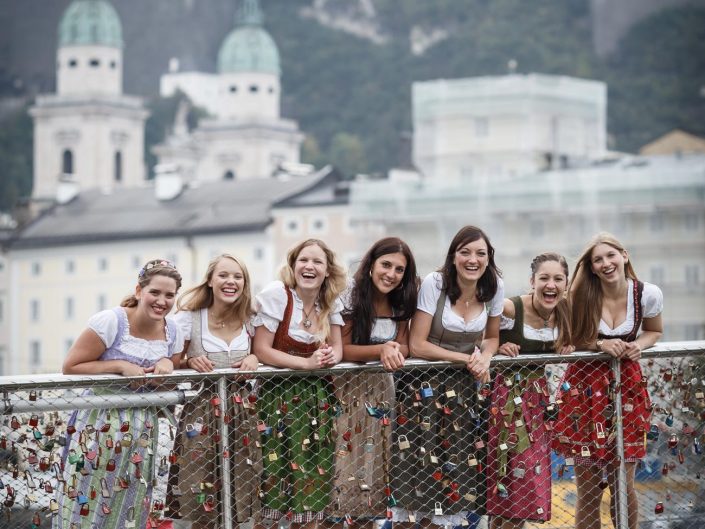 JGA Fotograf, JGA Salzburg, Junggesellinnenabschied Salzburg Dirndlkleid, Festung, Brücke, Christian Streili Photography