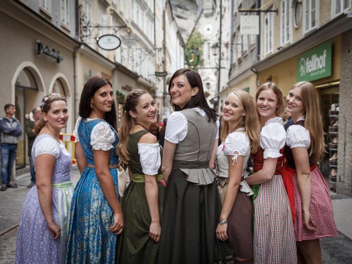 JGA Fotograf, JGA Salzburg, Junggesellinnenabschied Salzburg Dirndlkleid, Getreidegasse, Christian Streili Photography